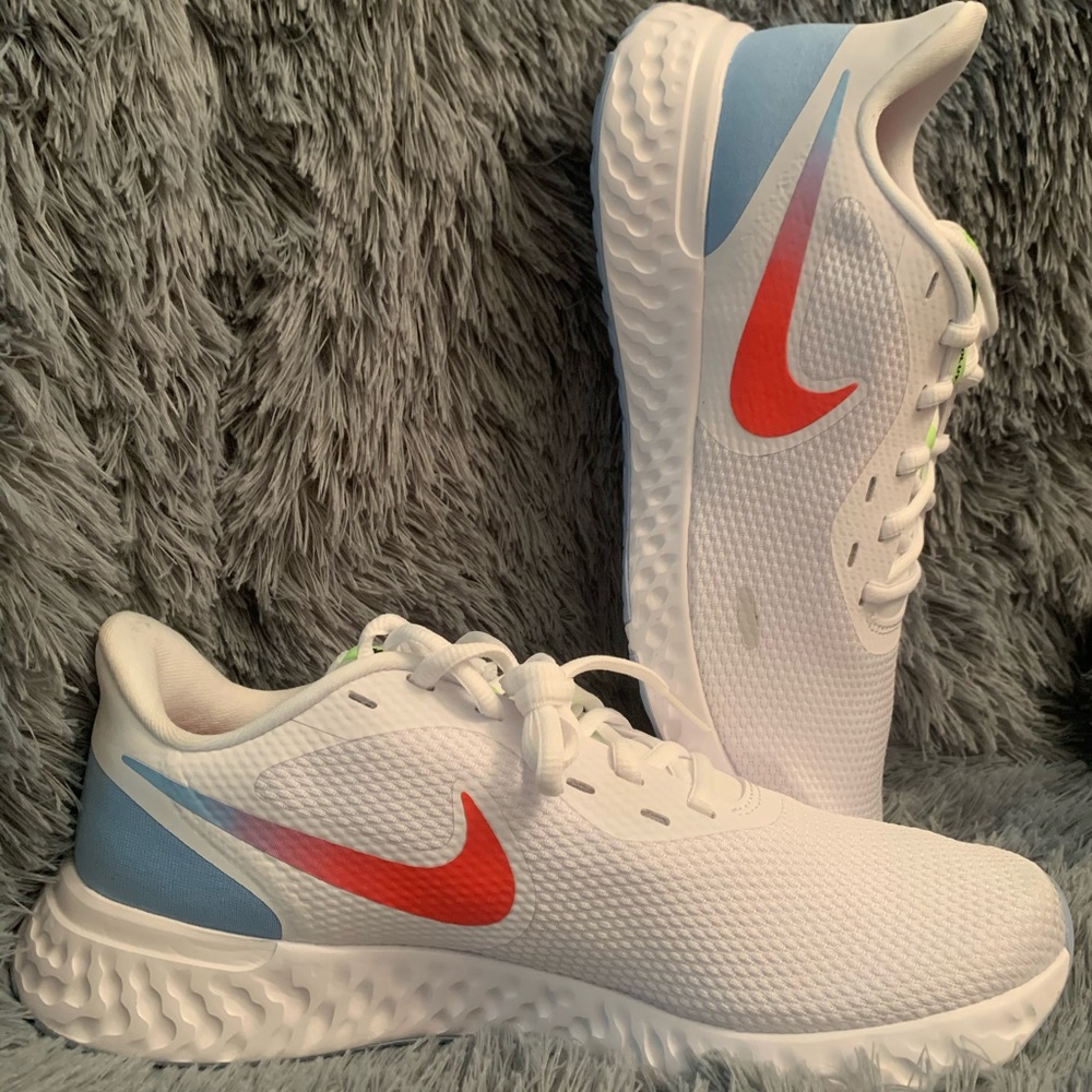 Nike Revelation